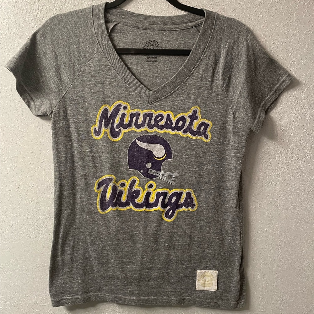 Minnesota VikingsV-neck Tee
